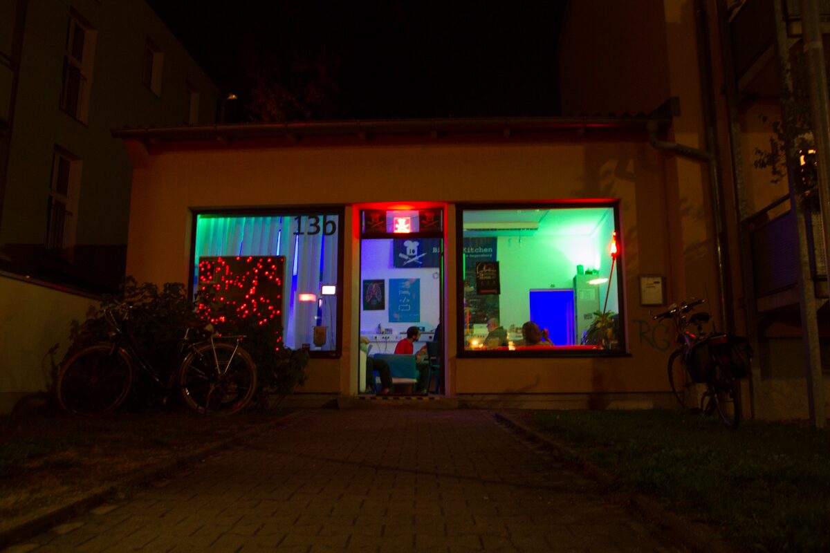 Binary Kitchen von außen – Walderdorffstr. 13b, Regensburg bei Nacht